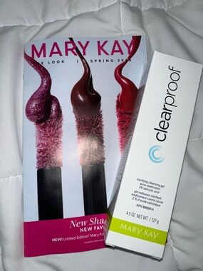 Mary Kay Clea rproof Cleansing Gel with Pink and Green Accents